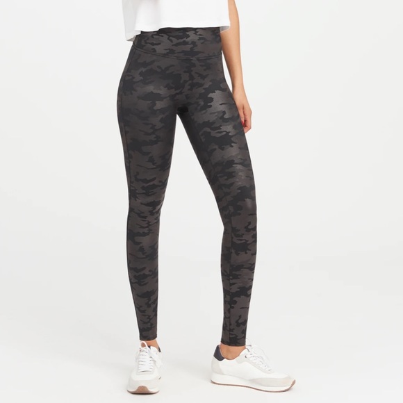 SPANX Pants - ✨FLASH SALE✨ spanx black camo faux leather leggings size large